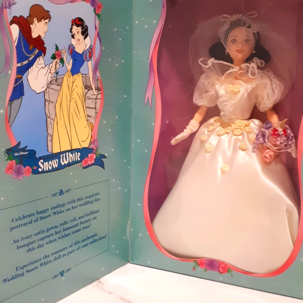 1997 Snow White Barbie IN BOX